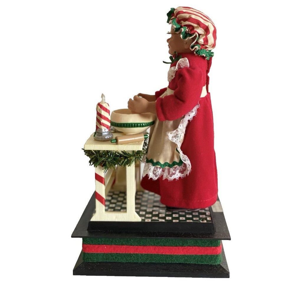 Vintage 1993 Musical Light-Up Mrs. Claus Noel Holiday Decor - Picture 7 of 14